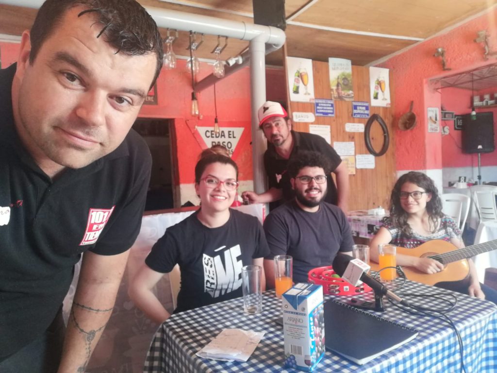 La visita de Jimena y «Tresme» al fogón de Tierra Adentro