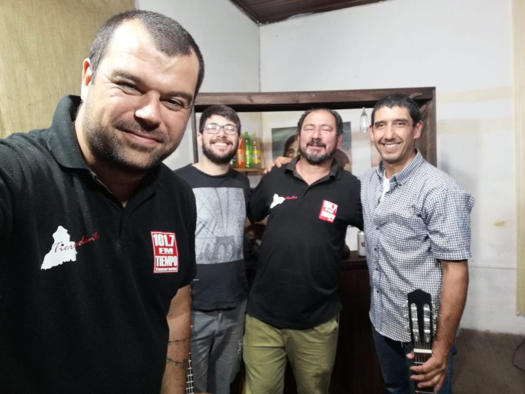 Asdrúbal Viana a ritmo de murga en Tierra Adentro TV
