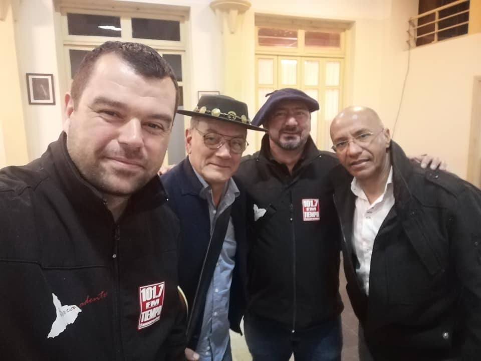 Javier El Cantaclaro y Dúo Coames